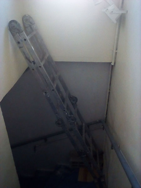 nouvelle lampe dans l'escalier